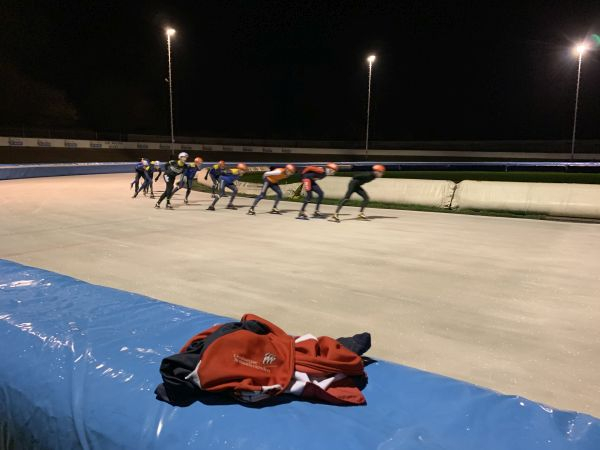 Limburgse Schaatsvrienden Bart Kooyman en Jan de Koning voeren een groepje aan