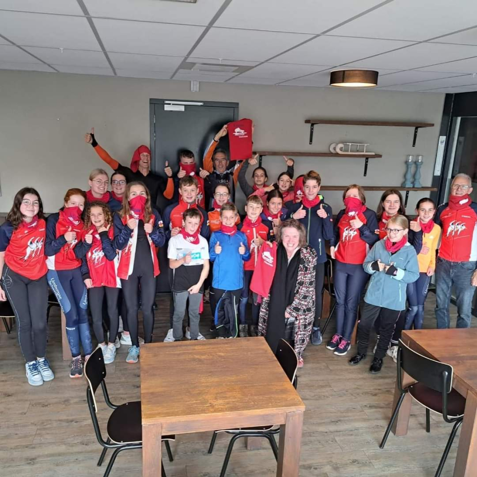 Sjaal met schaatskamplogo als cadeau