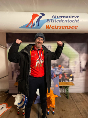 Gefeliciteerd Bernard met je Elfstedenkruisje voor de AEW