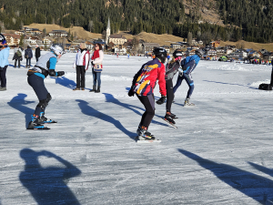 Wilfried voegt een Elfstedenkruisje AEW toe aan zijn mooie verzameling
